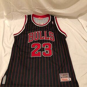 Mitchell & Ness Michael Jordan Bulls Alternate Jersey Men 44/L Hardwood Classics